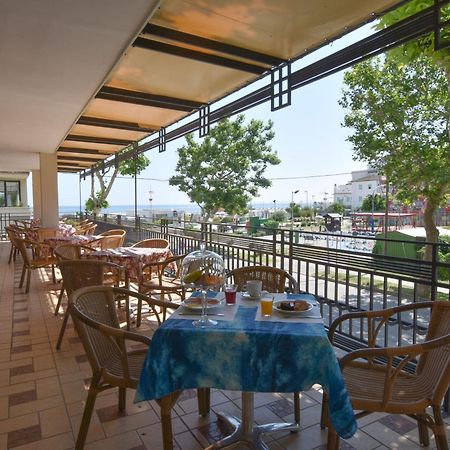 Hotel Bristol Misano Adriatico Buitenkant foto