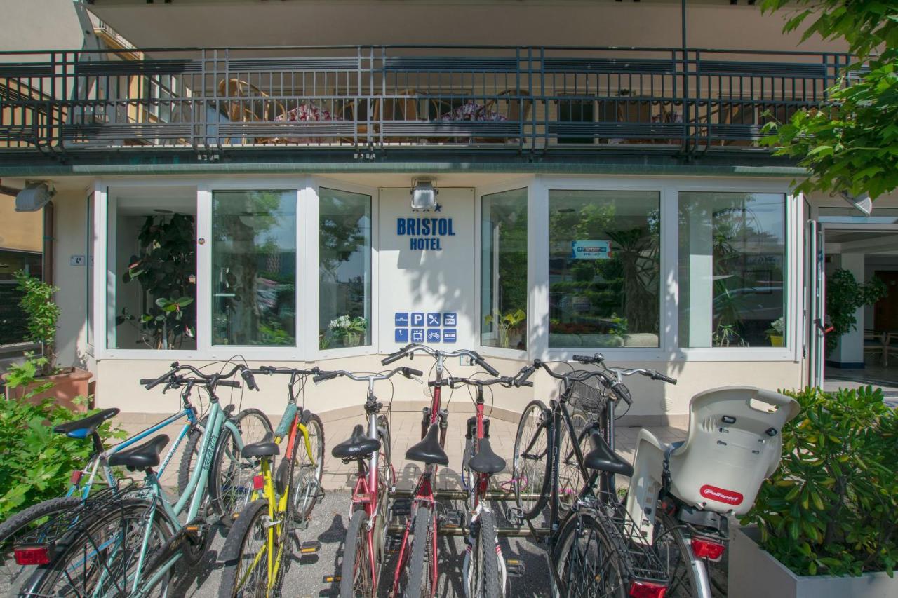 Hotel Bristol Misano Adriatico Buitenkant foto