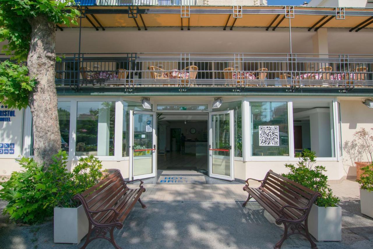 Hotel Bristol Misano Adriatico Buitenkant foto