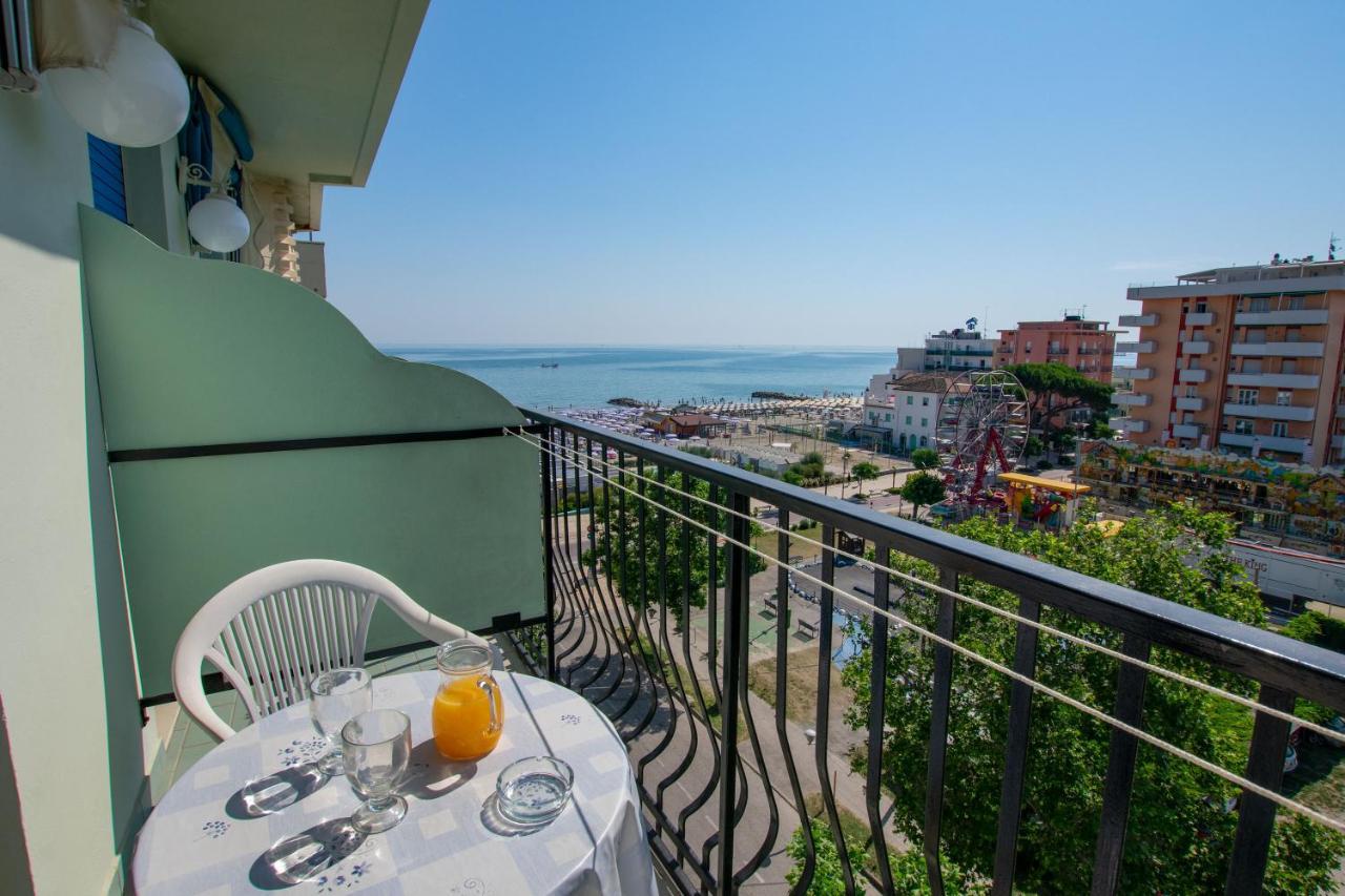 Hotel Bristol Misano Adriatico Buitenkant foto