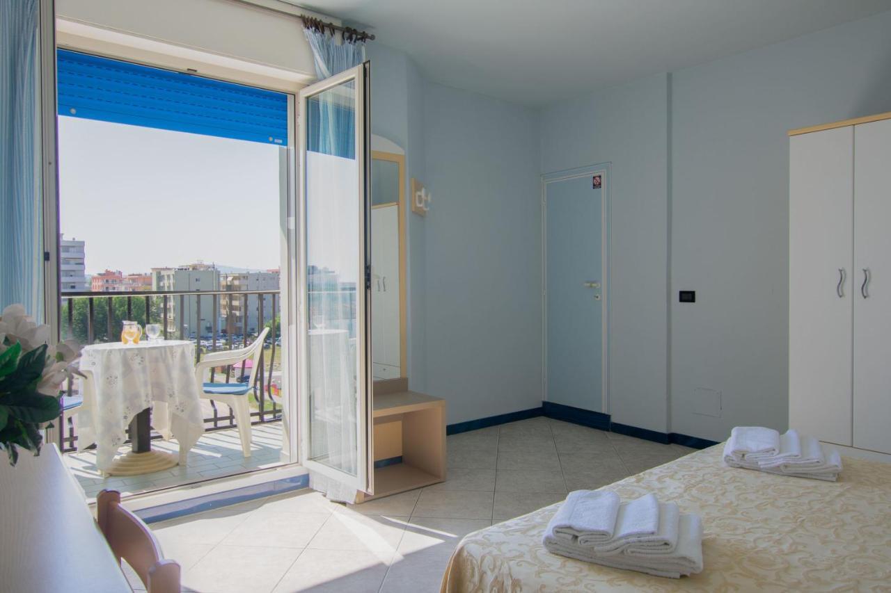 Hotel Bristol Misano Adriatico Buitenkant foto