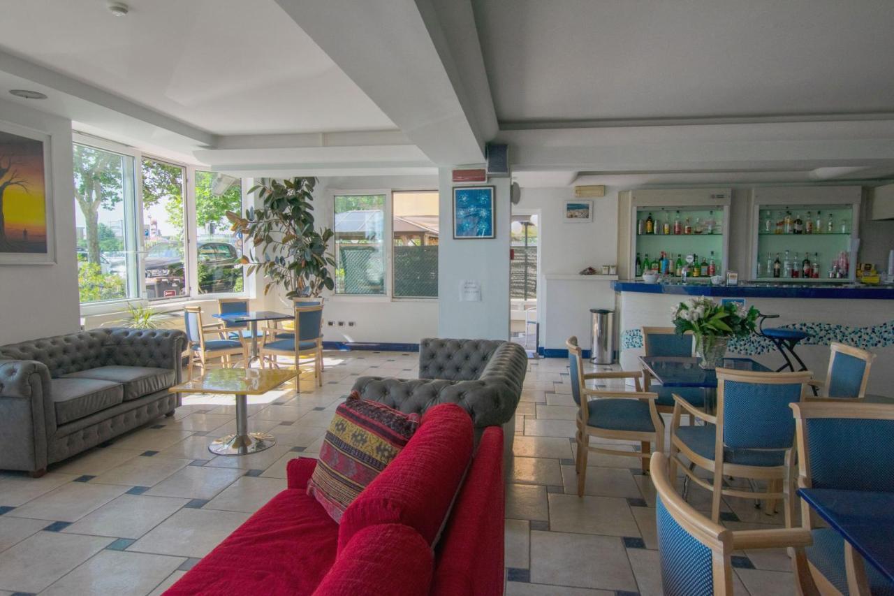 Hotel Bristol Misano Adriatico Buitenkant foto