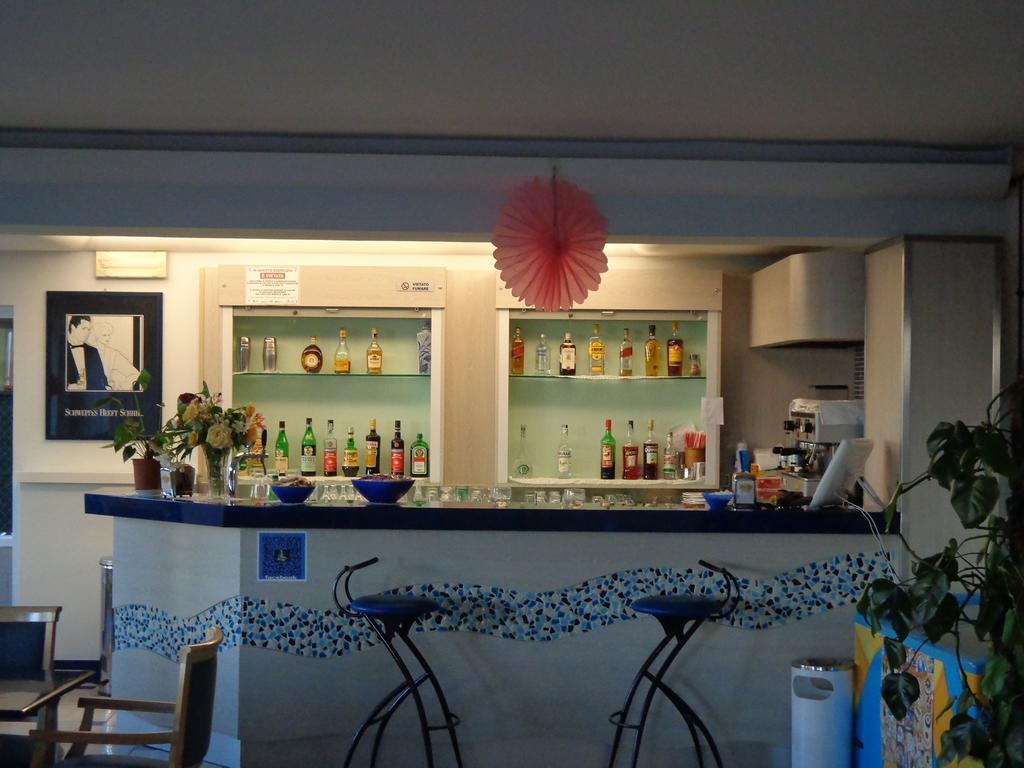 Hotel Bristol Misano Adriatico Buitenkant foto