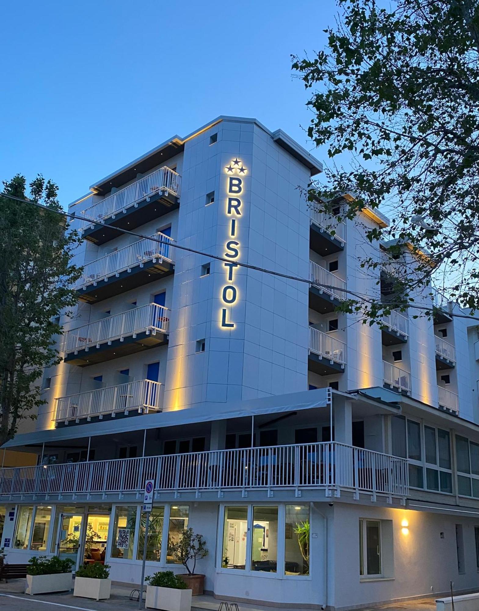 Hotel Bristol Misano Adriatico Buitenkant foto