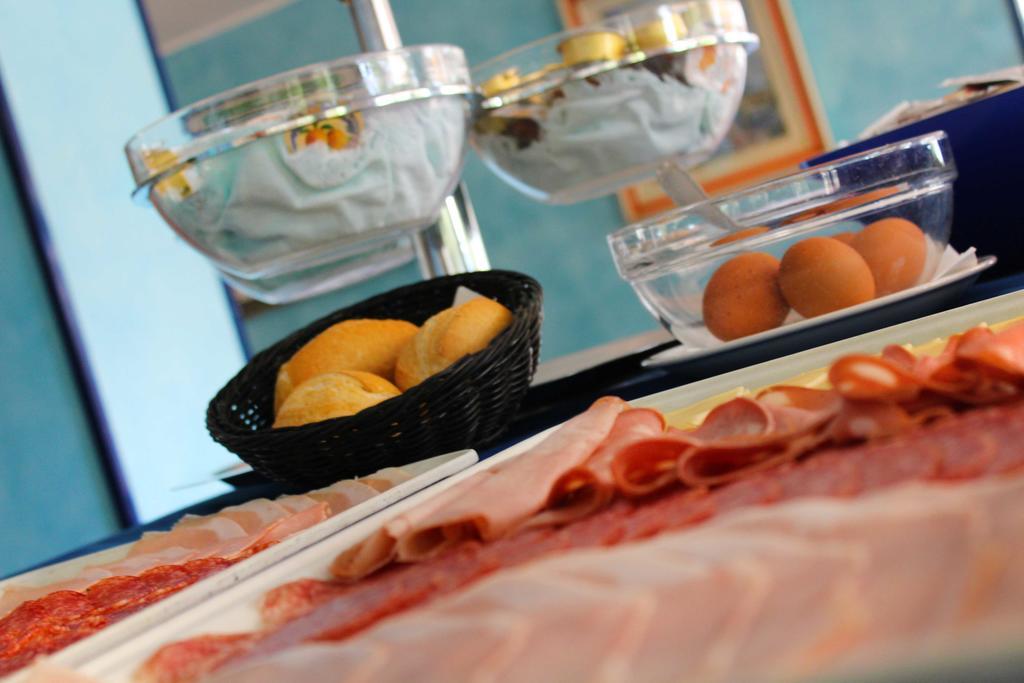 Hotel Bristol Misano Adriatico Buitenkant foto