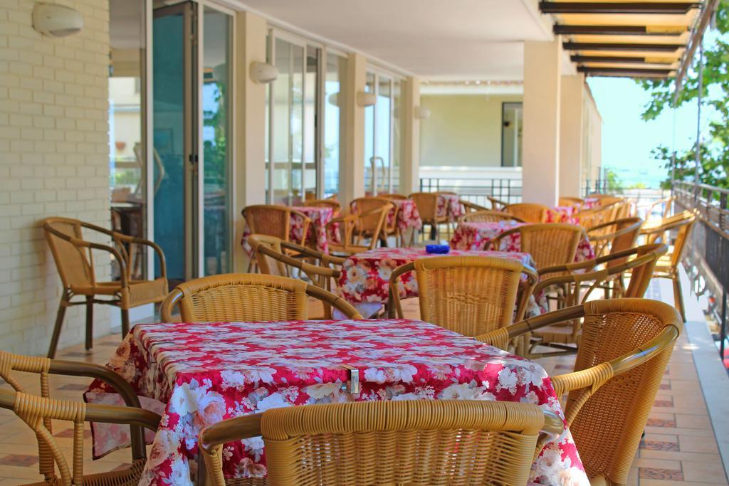 Hotel Bristol Misano Adriatico Buitenkant foto