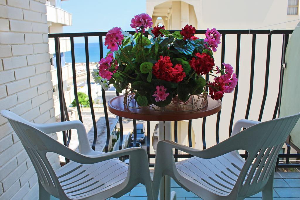 Hotel Bristol Misano Adriatico Buitenkant foto