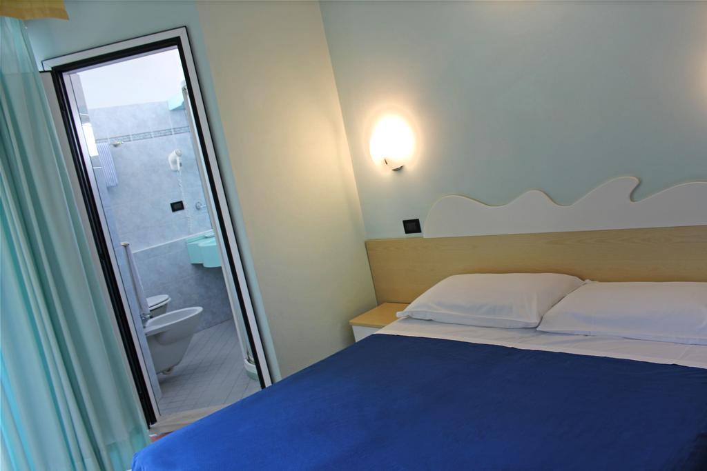 Hotel Bristol Misano Adriatico Buitenkant foto