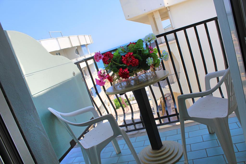 Hotel Bristol Misano Adriatico Buitenkant foto