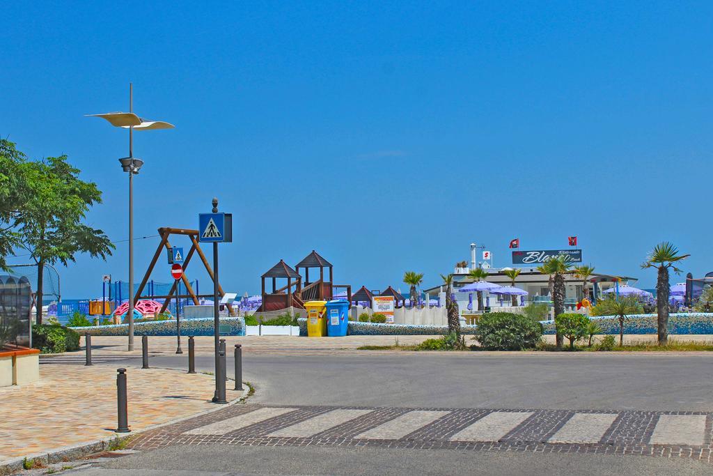 Hotel Bristol Misano Adriatico Buitenkant foto