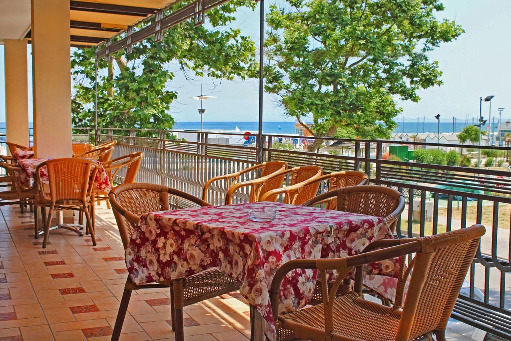 Hotel Bristol Misano Adriatico Buitenkant foto
