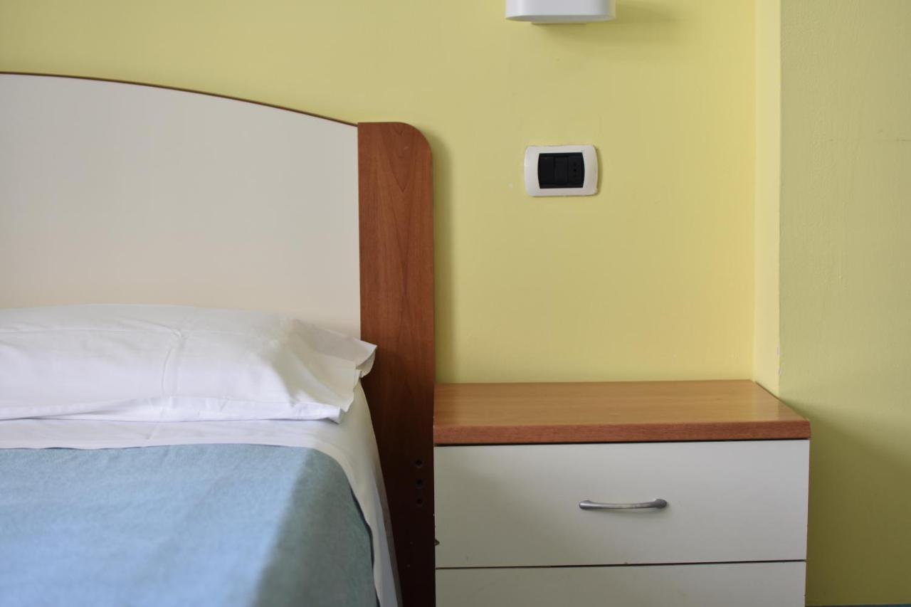 Hotel Bristol Misano Adriatico Buitenkant foto