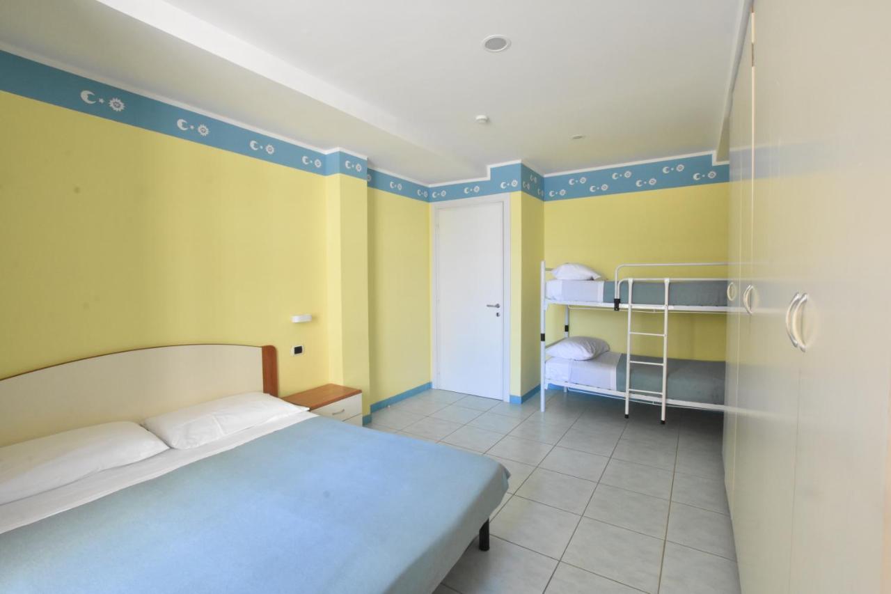 Hotel Bristol Misano Adriatico Buitenkant foto